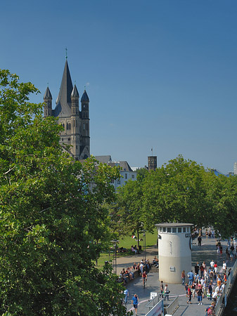 Pegel Köln und die Spitze von St Martin Fotos