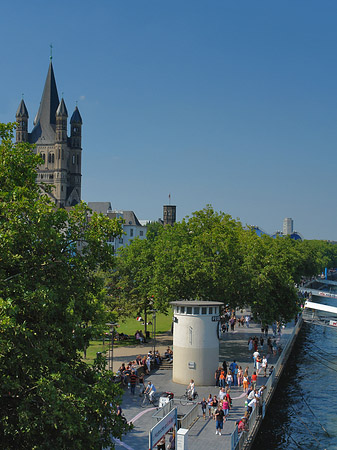 Foto Pegel Köln und die Spitze von St Martin