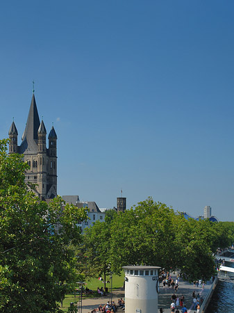 Pegel Köln und die Spitze von St Martin Fotos