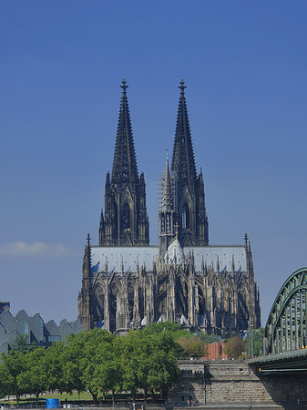 Hohenzollernbrücke beim Kölner Dom Foto 