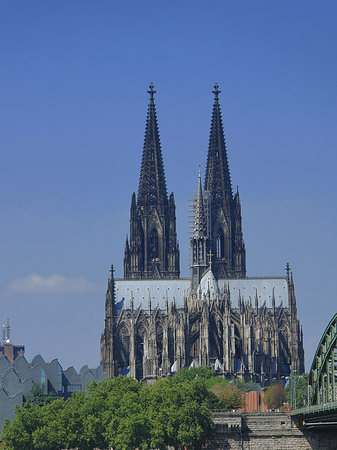 Hohenzollernbrücke beim Kölner Dom Foto 