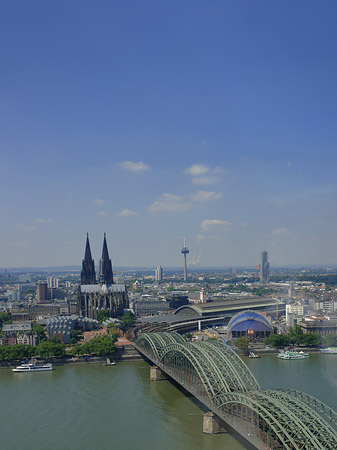 Fotos Hohenzollernbrücke und Kölner Dom aus der Ferne