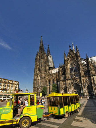 Fotos Bimmelbahn fährt zum Kölner Dom