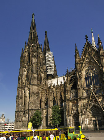 Foto Bimmelbahn fährt zum Kölner Dom