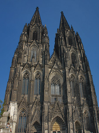 Foto Touristen tummeln sich vor Kölner Dom