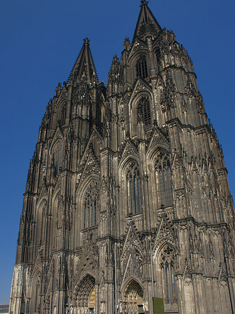 Fotos Touristen tummeln sich vor Kölner Dom | Köln