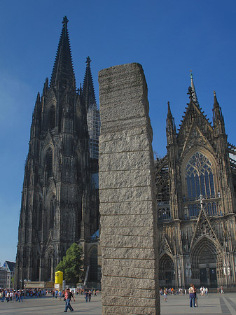 Fotos Säule steht vor Kölner Dom