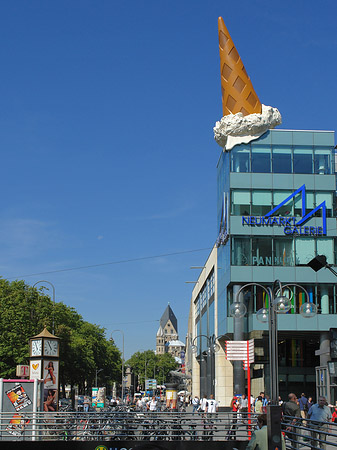 Neumarkt Galerie mit St Aposteln Foto 