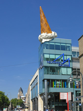 Foto Neumarkt Galerie mit Straße