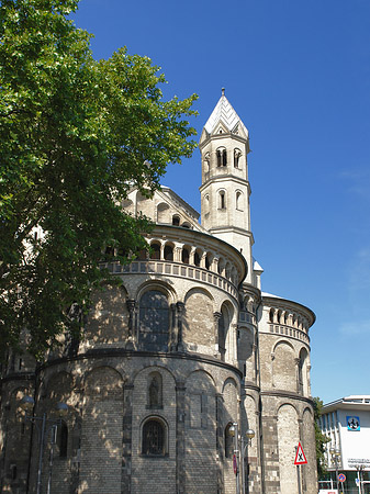 Seitentürme und Westturm der St Aposteln Foto 