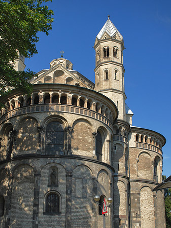 Seitentürme und Westturm der St Aposteln Foto 