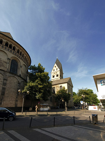 Seitentürme und Westturm der St Aposteln Foto 