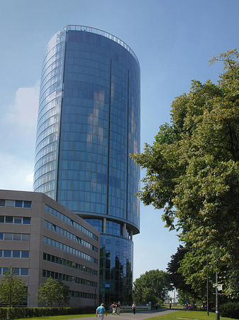 Foto Triangelturm hinter Baum - Köln