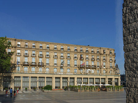 Foto Domhotel mit Säule