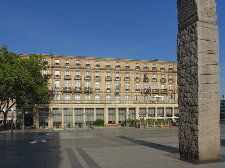 Foto Domhotel mit Säule - Köln