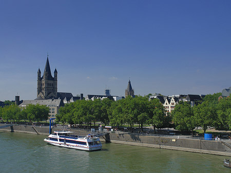 Foto Groß St Martin am Rheinufer - Köln