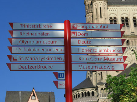 Fotos Schild vor Groß St.Martin | Köln