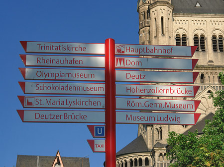 Schild vor Groß St.Martin Fotos