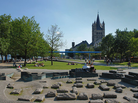 Heinrich-Böll-Platz vor Groß St Martin Foto 