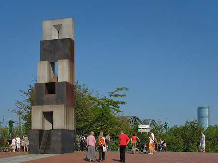 Fotos Statue auf dem Heinrich-Böll-Platz