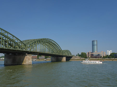 Hohenzollernbrücke reicht ans Kennedyufer