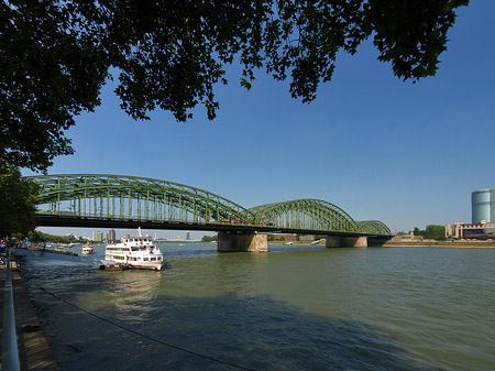 Foto Hohenzollernbrücke reicht ans Kennedyufer - Köln