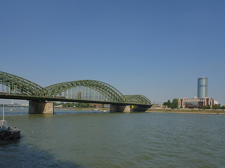 Foto Hohenzollernbrücke reicht ans Kennedyufer - Köln