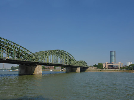 Hohenzollernbrücke reicht ans Kennedyufer