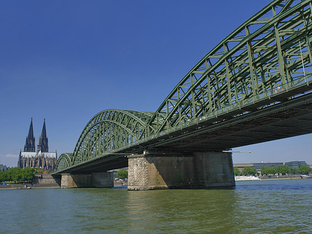 Hohenzollernbrücke am Kölner Dom Fotos