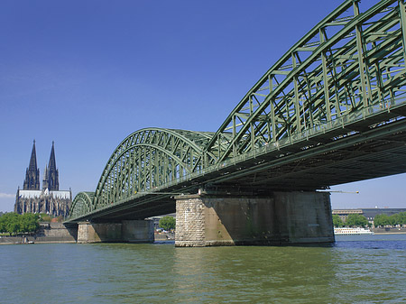 Hohenzollernbrücke am Kölner Dom Fotos