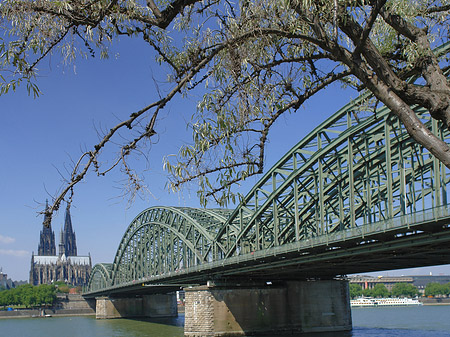 Hohenzollernbrücke am Kölner Dom Foto 