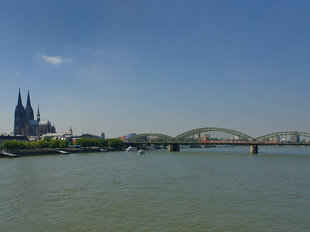 Hohenzollernbrücke am Kölner Dom Fotos