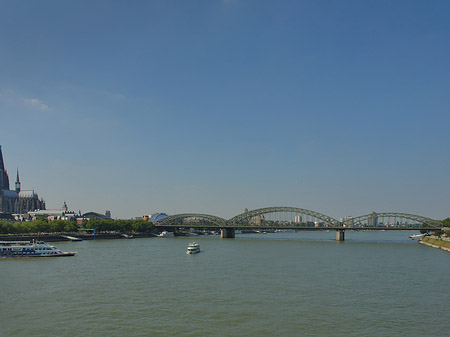 Hohenzollernbrücke am Kölner Dom Fotos