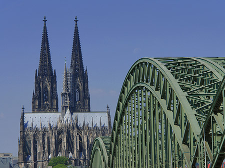 Hohenzollernbrücke beim Kölner Dom Fotos