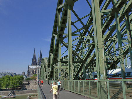 Hohenzollernbrücke beim Kölner Dom