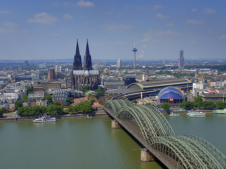 Fotos Hohenzollernbrücke und Kölner Dom aus der Ferne | Köln