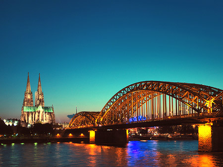 Fotos Kölner Dom hinter der Hohenzollernbrücke | Köln