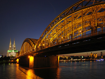 Fotos Kölner Dom hinter der Hohenzollernbrücke | Köln