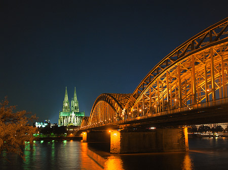 Fotos Kölner Dom hinter der Hohenzollernbrücke | Köln