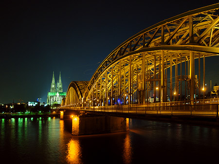 Fotos Kölner Dom hinter der Hohenzollernbrücke | Köln