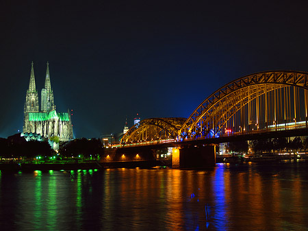 Fotos Kölner Dom hinter der Hohenzollernbrücke | Köln