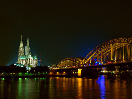 Fotos Kölner Dom hinter der Hohenzollernbrücke | Köln