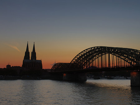 Fotos Kölner Dom hinter der Hohenzollernbrücke | Köln