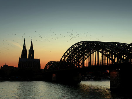 Fotos Kölner Dom hinter der Hohenzollernbrücke | Köln