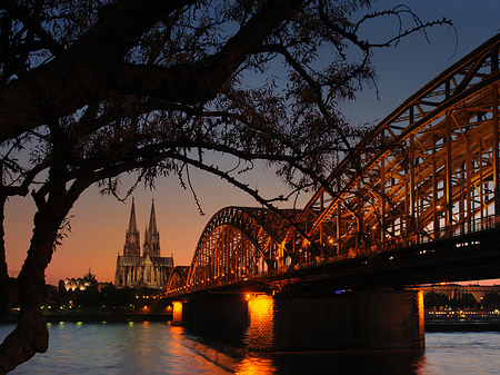 Fotos Kölner Dom hinter der Hohenzollernbrücke | Köln