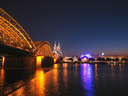 Fotos Blick auf musical-dome und Kölner Dom