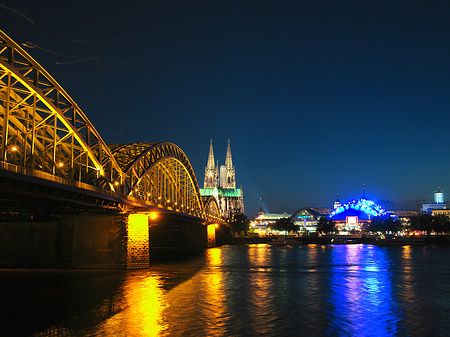 Fotos Blick auf musical-dome und Kölner Dom