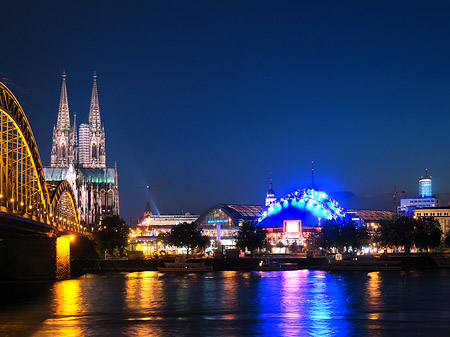 Fotos Blick auf musical-dome und Kölner Dom | Köln