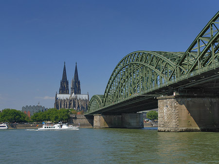 Fotos Schiff unter der Hohenzollernbrücke | Köln