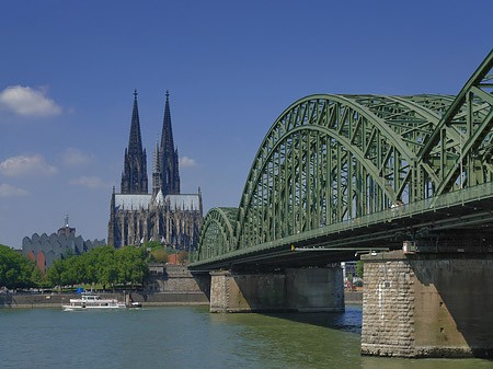 Fotos Schiff unter der Hohenzollernbrücke | Köln